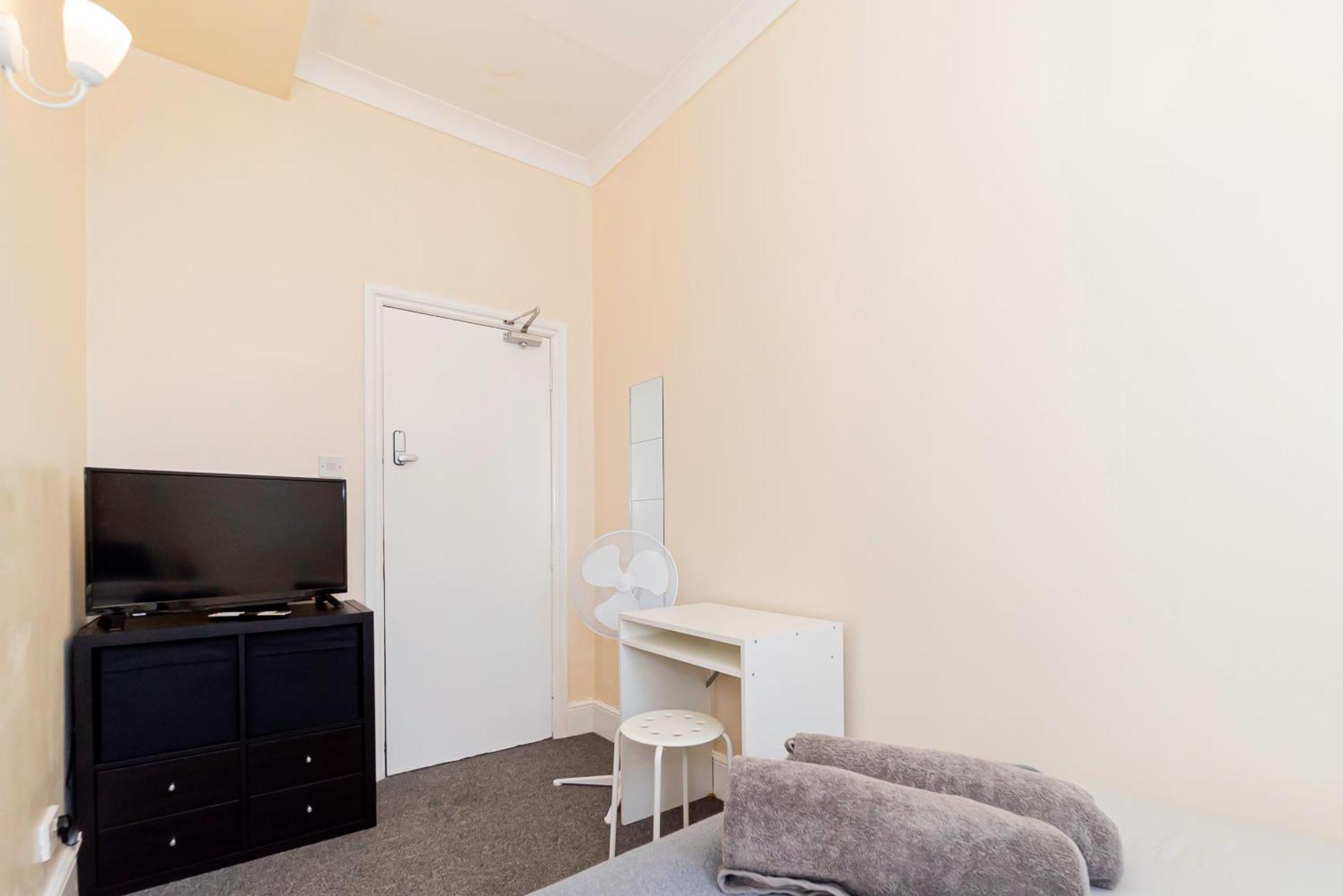 Shirley House 5, Guest House, Self Catering, Self Check In With Smart Locks, Use Of Fully Equipped Kitchen, Close To City Centre, Ideal For Longer Stays And Fawley Contractors Southampton Extérieur photo