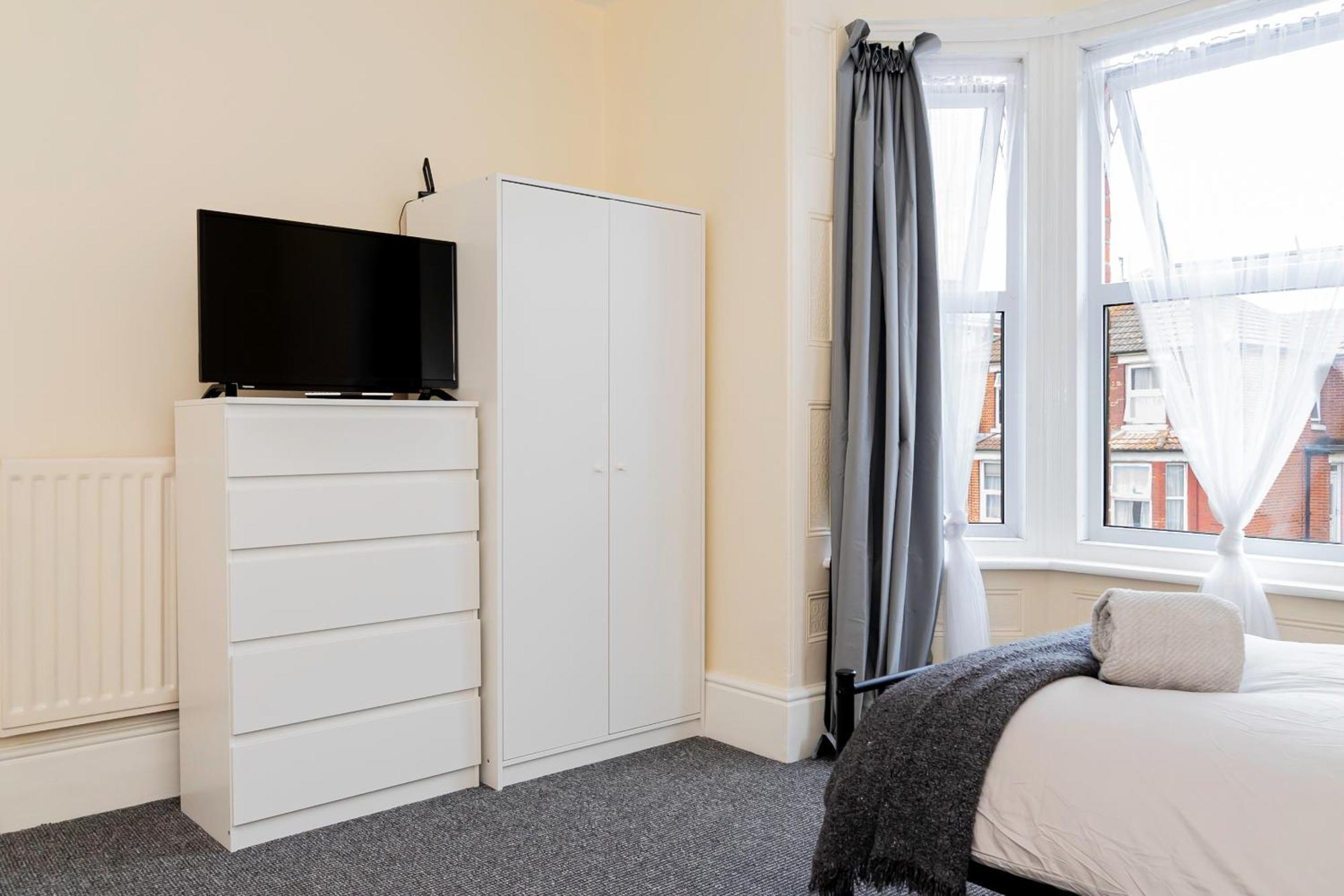 Shirley House 5, Guest House, Self Catering, Self Check In With Smart Locks, Use Of Fully Equipped Kitchen, Close To City Centre, Ideal For Longer Stays And Fawley Contractors Southampton Extérieur photo