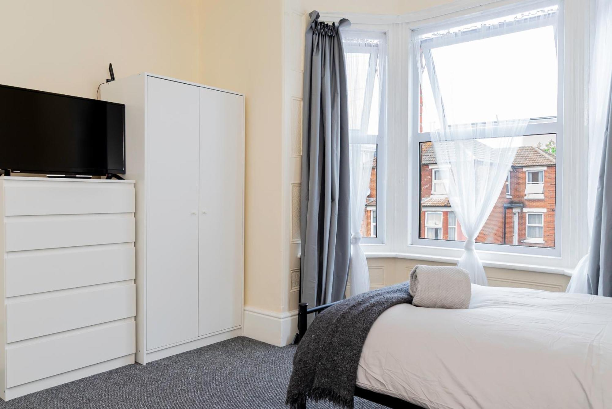 Shirley House 5, Guest House, Self Catering, Self Check In With Smart Locks, Use Of Fully Equipped Kitchen, Close To City Centre, Ideal For Longer Stays And Fawley Contractors Southampton Extérieur photo