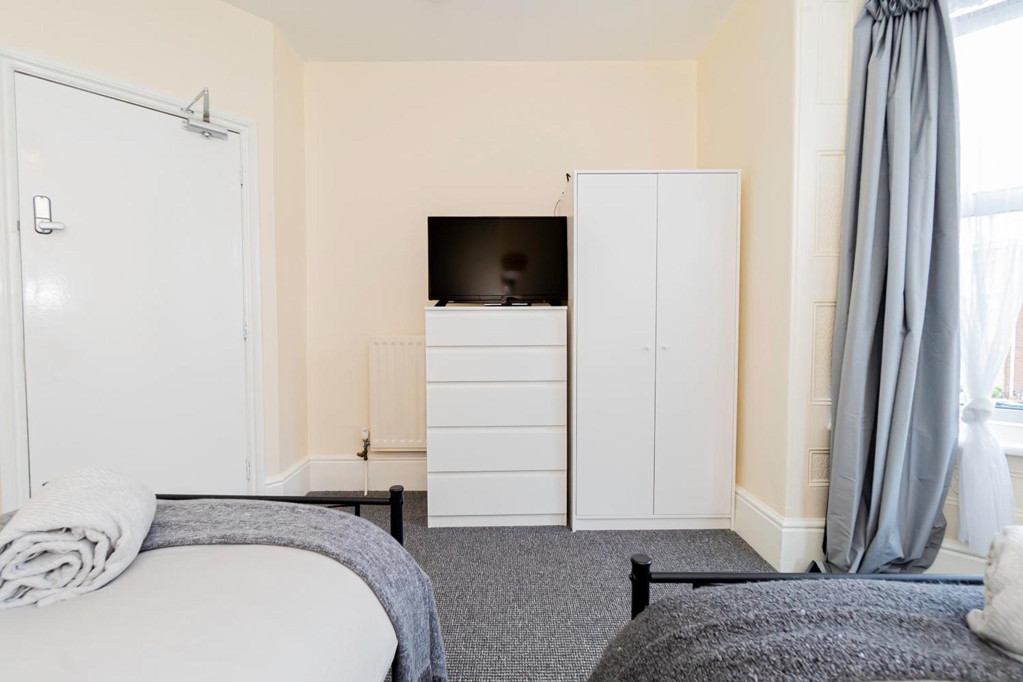 Shirley House 5, Guest House, Self Catering, Self Check In With Smart Locks, Use Of Fully Equipped Kitchen, Close To City Centre, Ideal For Longer Stays And Fawley Contractors Southampton Extérieur photo