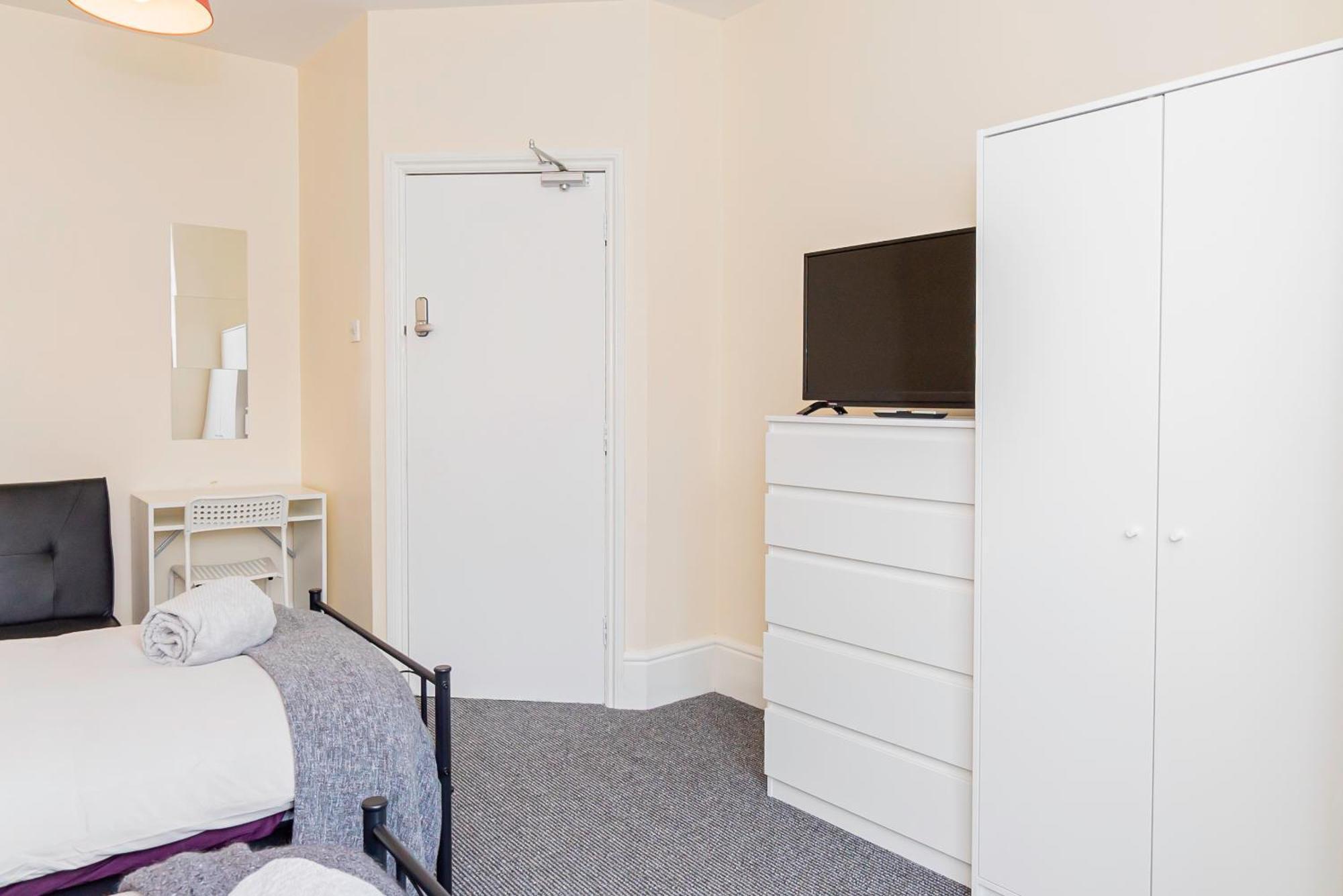 Shirley House 5, Guest House, Self Catering, Self Check In With Smart Locks, Use Of Fully Equipped Kitchen, Close To City Centre, Ideal For Longer Stays And Fawley Contractors Southampton Extérieur photo